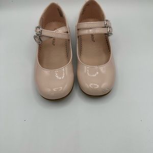 Pink patent leather shoe